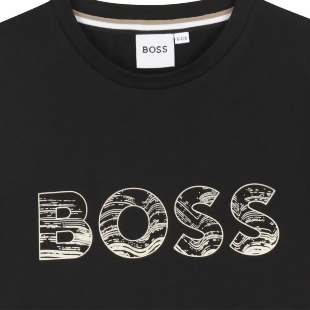 Playera BOSS Kids Negra con Logotipo Frontal
