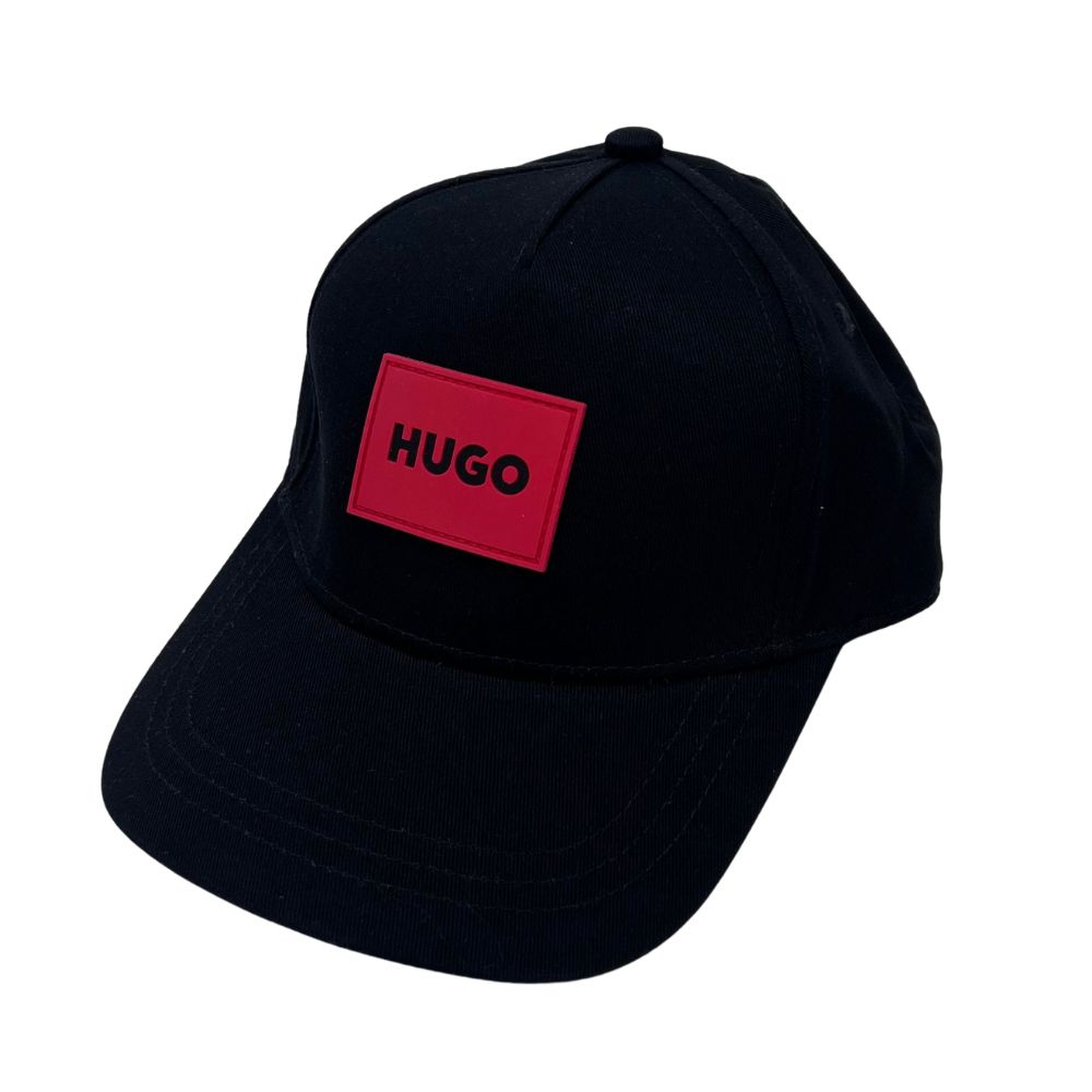 Gorra Hugo Negra Para Niño con parche frontal en color rojo