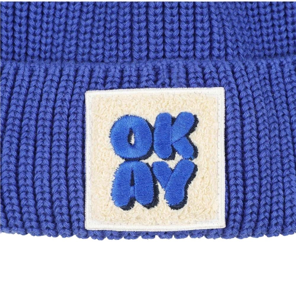 Gorro Tejido Azul con Parche “OKAY” – Billie Blush