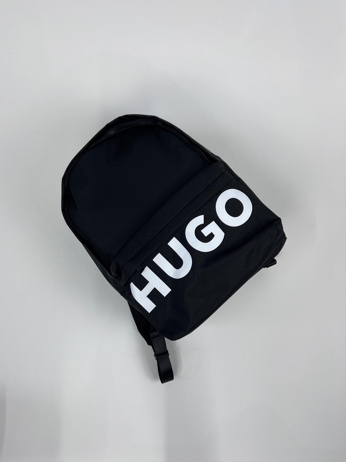 Mochila Negra con Logo Grande – HUGO Niño